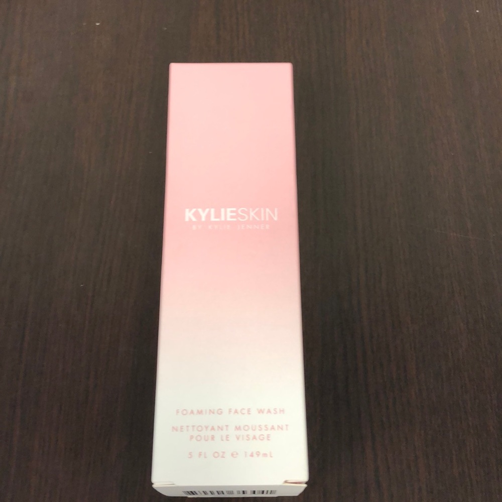 Kylie skin foaming face wash